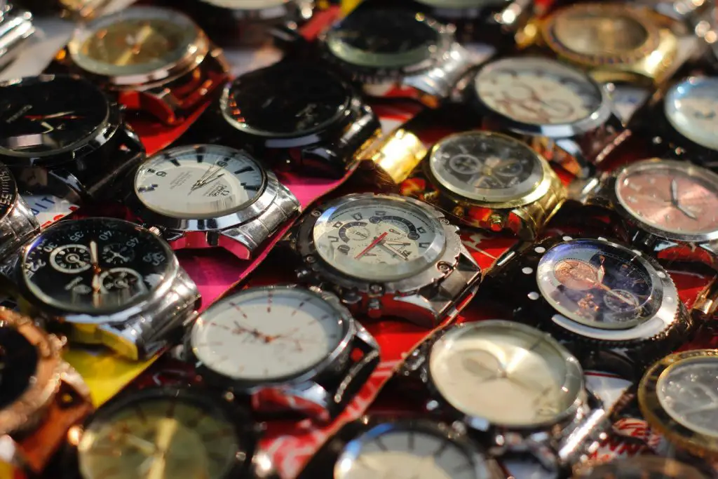 20 Best Watches Under 1000 Dollars To Have